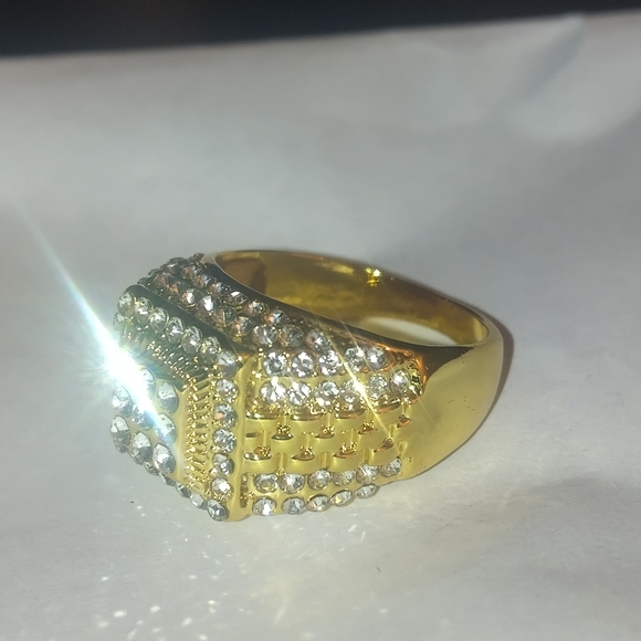 Gold plated Rhinestone Statement Ring - Picture 5 of 8